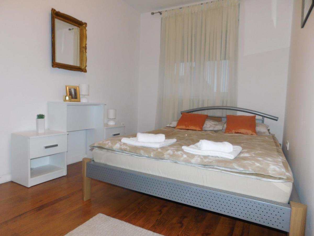 Apartman Ana ジュパニャ エクステリア 写真